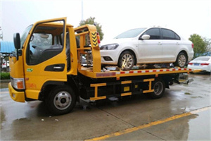 东兴附近拖车救援24小时服务热线